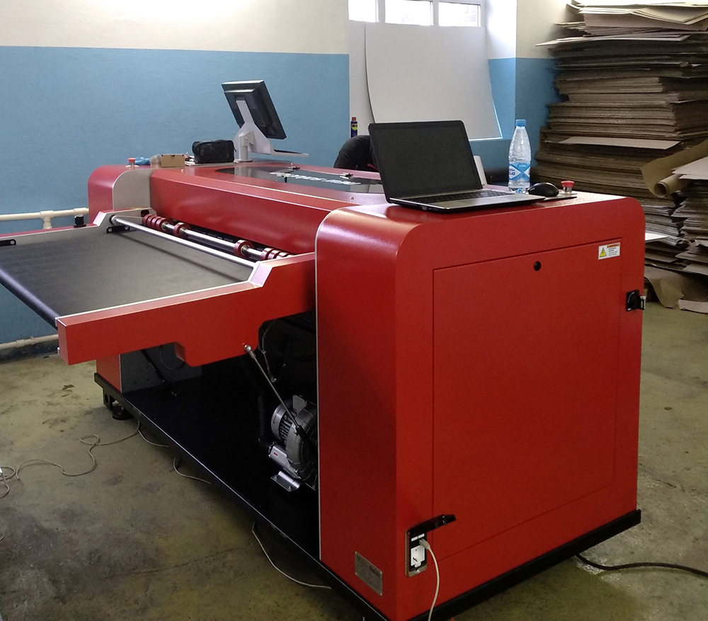 Цифровой широкоформатный однопроходный принтер для печати по гофрокартону NS MULTI LG установлен в компании ТВЕРЬ-ТАРА