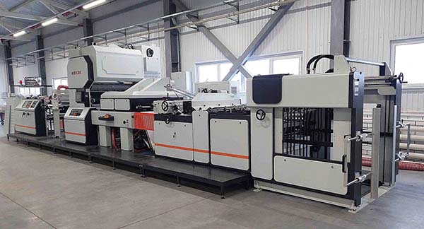 Клеевой ламинатор KDX KMM-1050DW в типографии «Кварц»